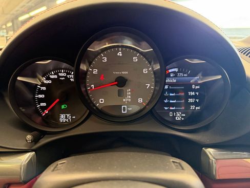 Certified 2022 Porsche 718 Cayman S RWD image 7