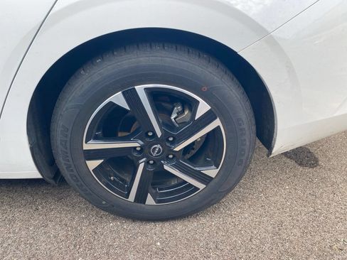 Used 2024 Nissan Sentra SV FWD image 12