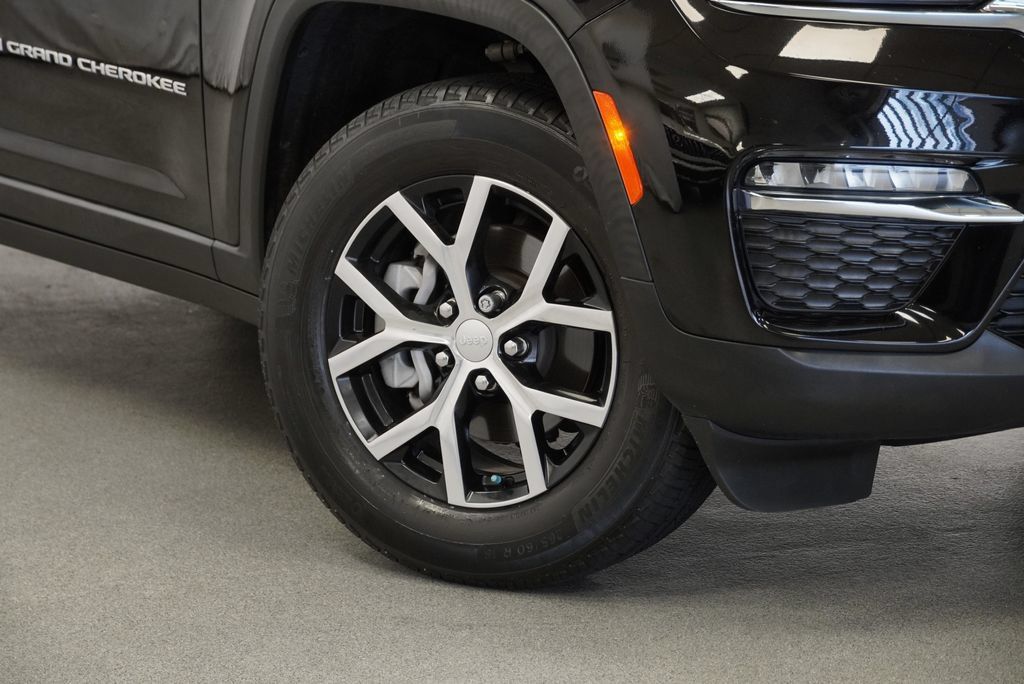 Used 2024 Jeep Grand Cherokee Limited AWD/4WD image 8