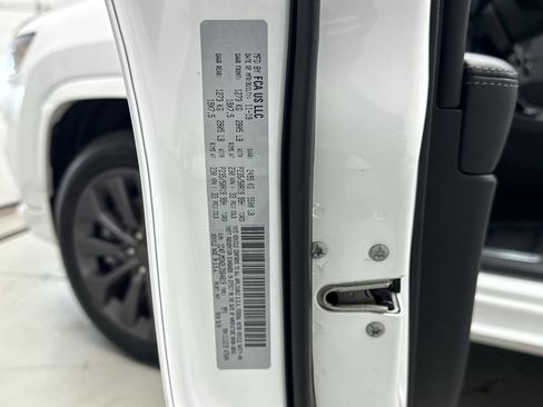Used 2020 Jeep Cherokee High Altitude AWD/4WD image 25