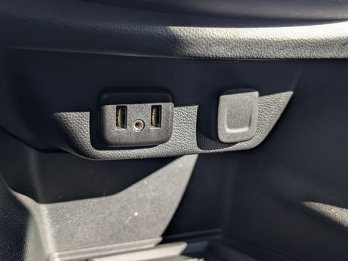 Used 2023 Chevrolet Traverse LT image 24