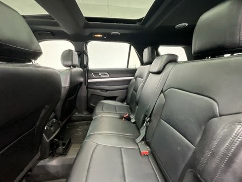 Used 2016 Ford Explorer XLT w/ Equipment Group 202A image 8