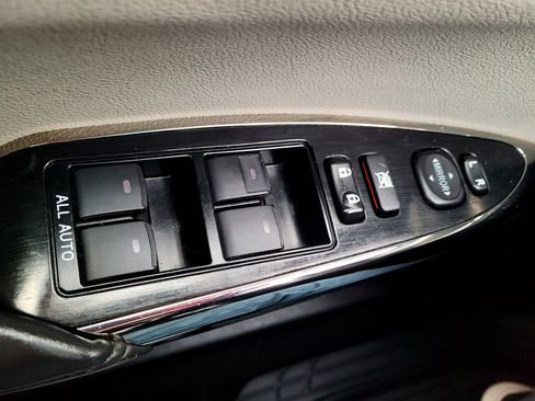 Used 2018 Toyota Avalon XLE image 17