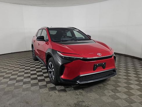 Used 2024 Toyota bZ4X XLE w/ Weather Package image 2