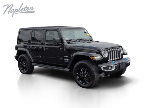 Used 2022 Jeep Wrangler Unlimited Sahara w/ Cold Weather Group AWD/4WD image 8