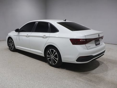 Used 2025 Volkswagen Jetta Sport FWD image 4