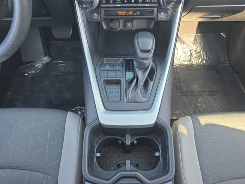 Certified 2022 Toyota RAV4 XLE image 17