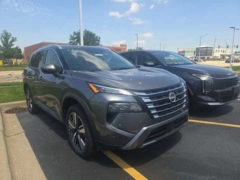 Used 2026 Nissan Rogue SL FWD image 1