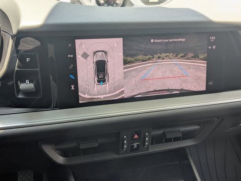 Used 2025 Porsche Cayenne Coupe image 19