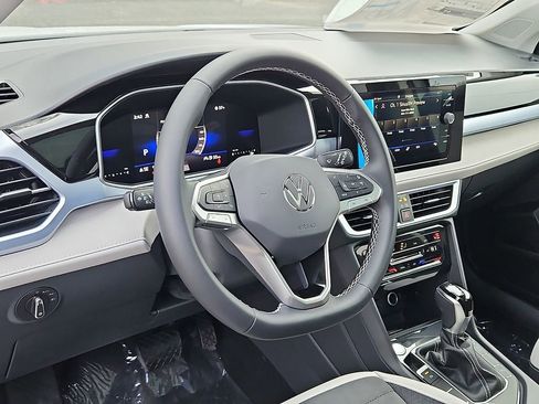 New 2026 Volkswagen Taos SE AWD/4WD image 17