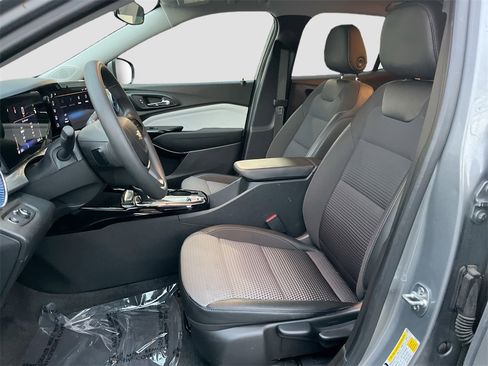 Used 2024 Chevrolet Trax LT image 22