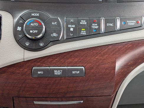 Used 2013 Toyota Sienna Limited w/ Premium Pkg AWD/4WD image 40