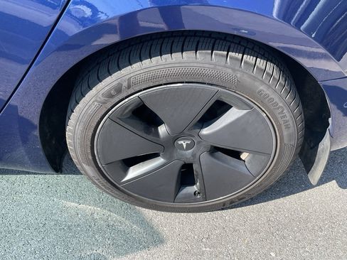 Used 2021 Tesla Model 3 Standard Range Plus image 34