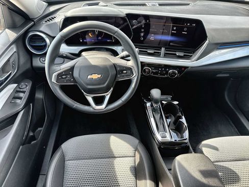 Used 2025 Chevrolet Trax LT w/ Driver Confidence Package FWD image 11