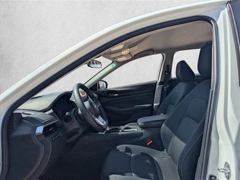 Used 2025 Nissan Altima 2.5 SV image 14