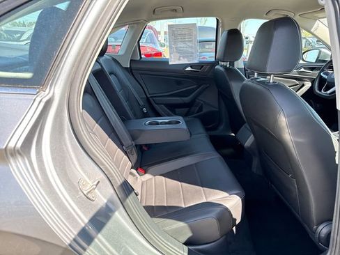 Used 2024 Volkswagen Jetta SE FWD image 10