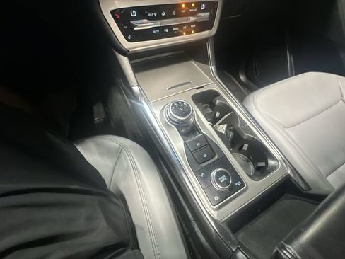 Certified 2021 Ford Explorer XLT w/ Equipment Group 202A AWD/4WD image 27