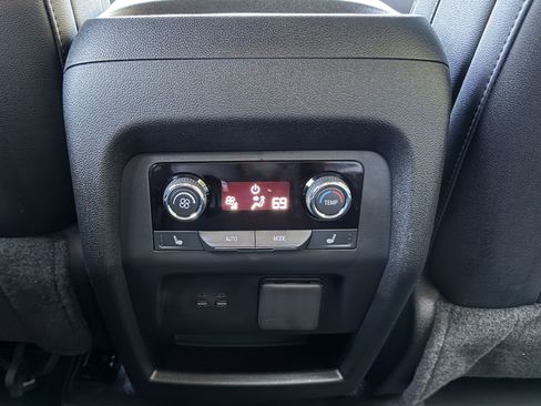 Used 2025 Chevrolet Traverse High Country image 26