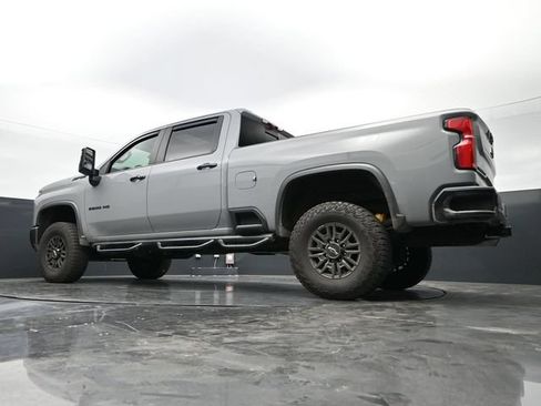 Used 2025 Chevrolet Silverado 2500 ZR2 w/ Technology Package AWD/4WD image 42
