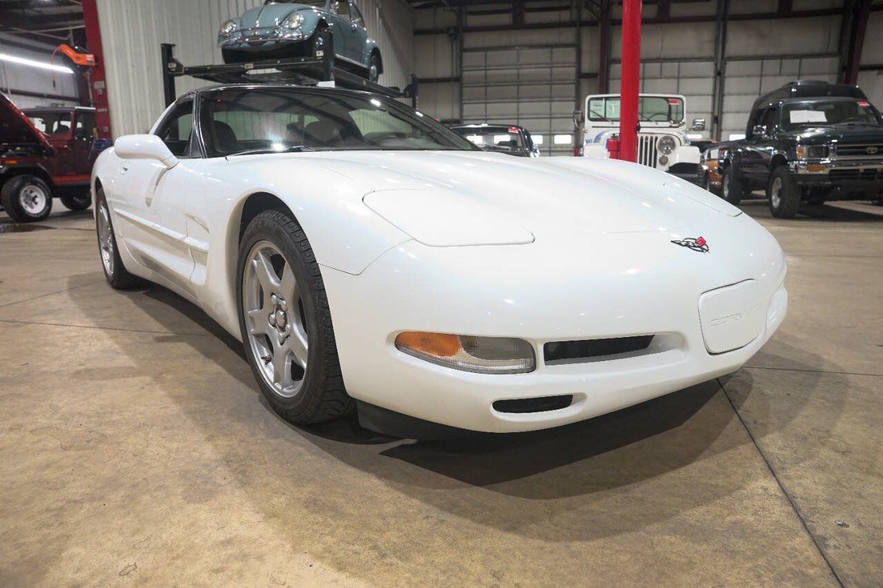 Used 1998 Chevrolet Corvette Coupe RWD image 12