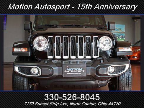 Used 2021 Jeep Wrangler Unlimited Sahara w/ Dual Top Group AWD/4WD image 3