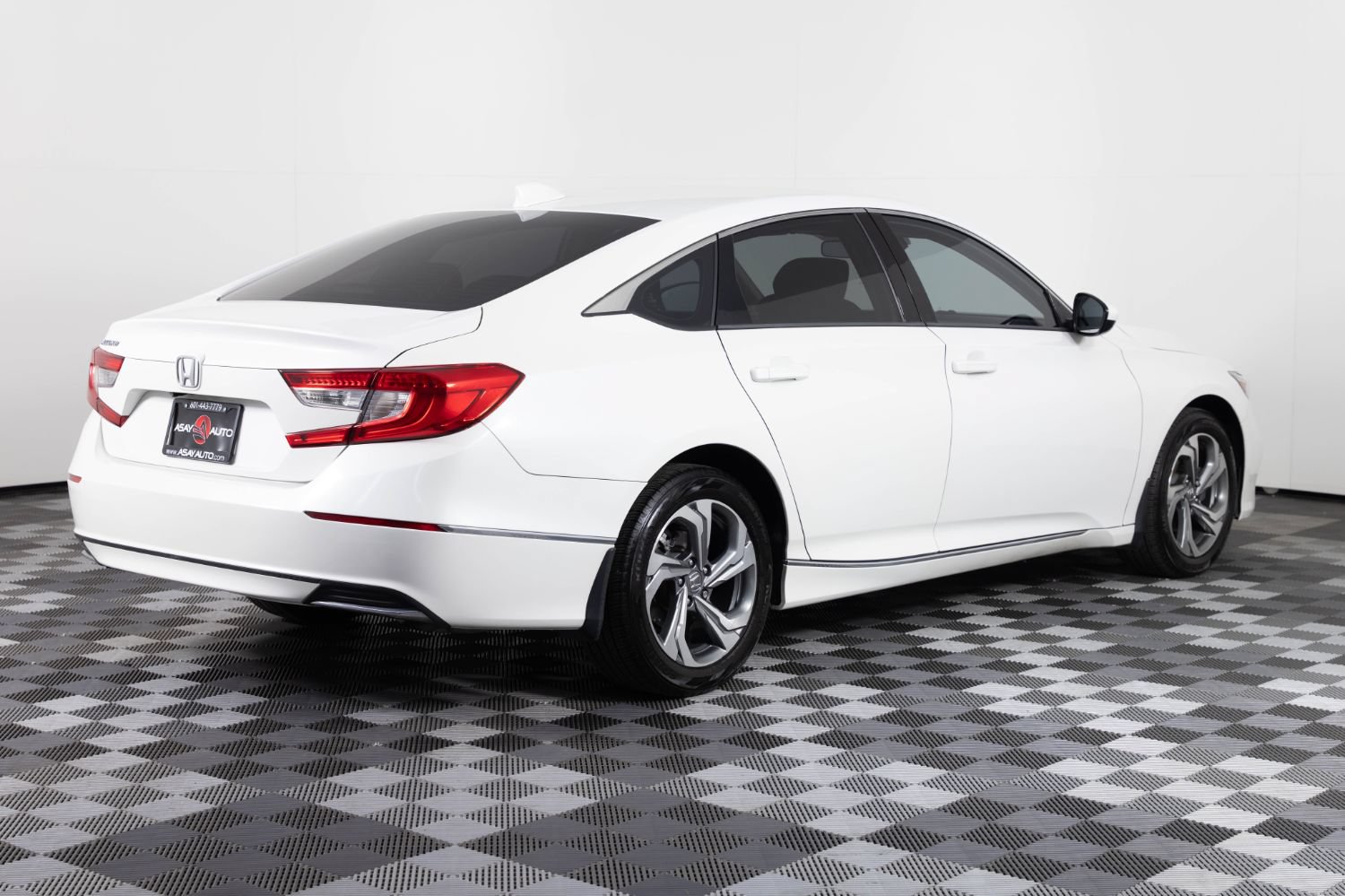 Used 2018 Honda Accord EX image 8
