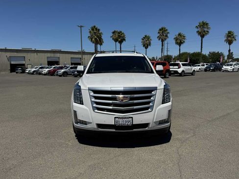 Used 2018 Cadillac Escalade ESV Premium Luxury AWD/4WD image 4