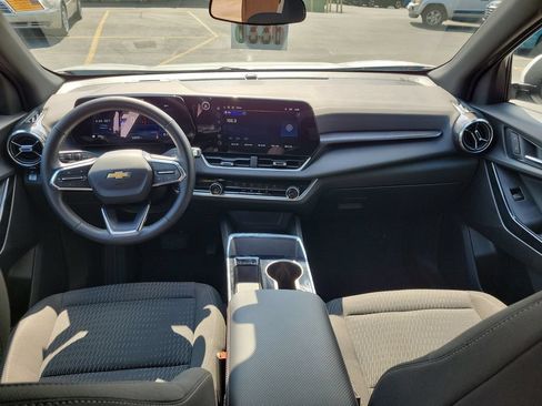 Certified 2025 Chevrolet Equinox LT FWD image 11