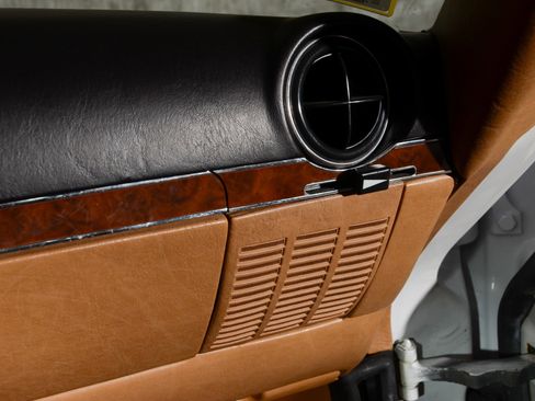 Used 1987 Mercedes-Benz 560 SL image 18