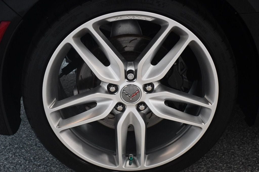Used 2019 Chevrolet Corvette Stingray Coupe w/ Z51 1LT RWD image 21