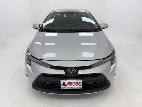 Used 2024 Toyota Corolla LE FWD image 3