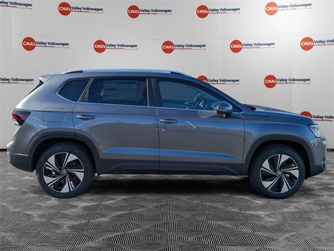 New 2026 Volkswagen Taos SE image 4