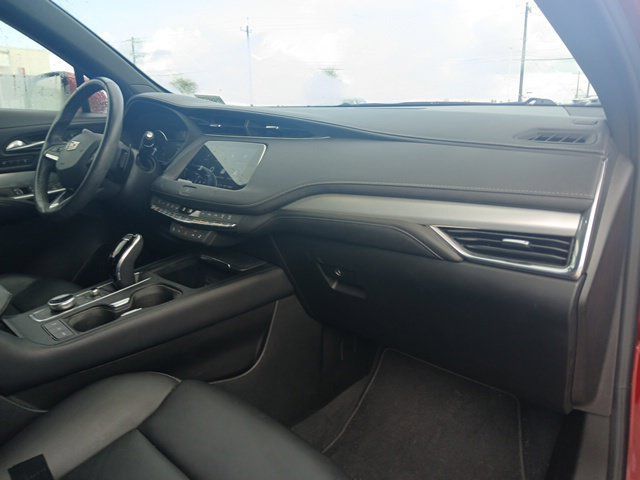 Used 2021 Cadillac XT4 Premium Luxury w/ Cold Weather Package FWD image 17