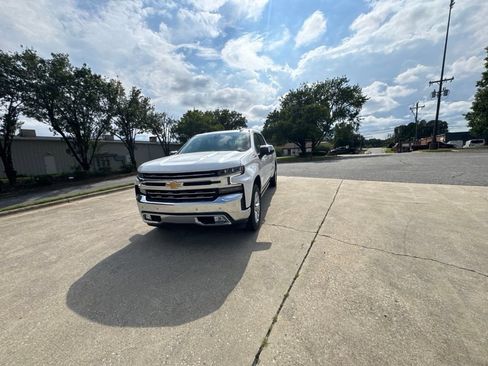 Used 2021 Chevrolet Silverado 1500 LTZ w/ Technology Package AWD/4WD image 17
