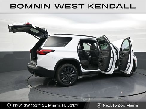 Used 2023 Chevrolet Traverse RS image 28