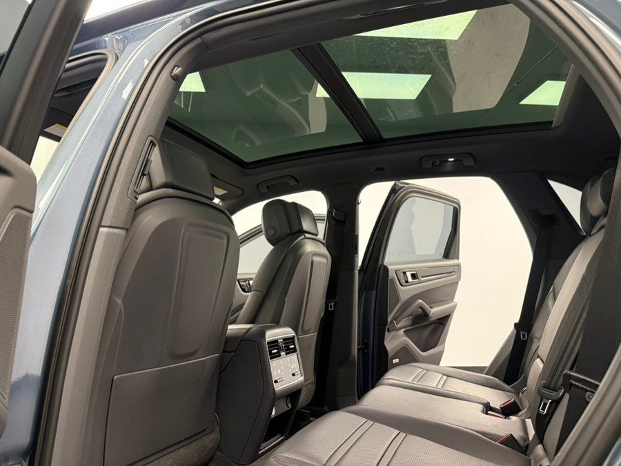 Used 2019 Porsche Cayenne S w/ Premium Plus Package AWD/4WD image 44