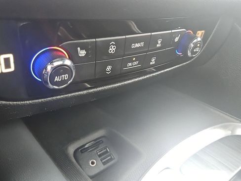 Used 2021 Buick Enclave Essence w/ Sport Touring Edition FWD image 16