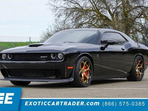 Used 2016 Dodge Challenger SRT Hellcat image 1