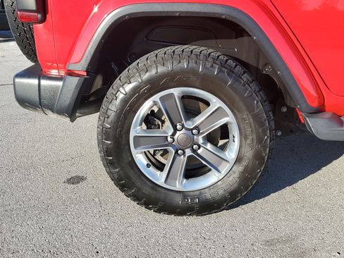Used 2019 Jeep Wrangler Unlimited Sahara image 5