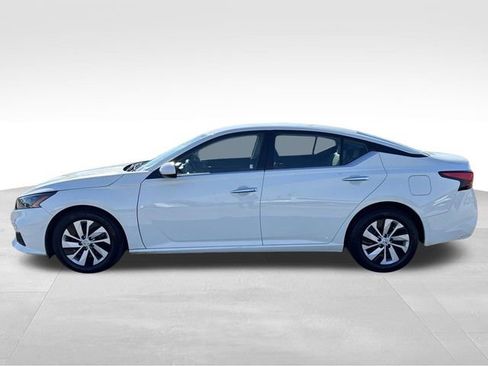 Used 2022 Nissan Altima 2.5 S image 2