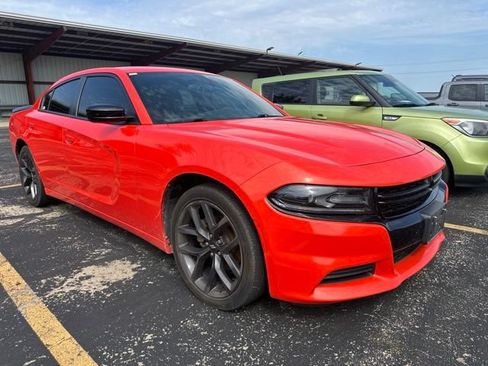 Used 2021 Dodge Charger SXT w/ Blacktop Package RWD image 2