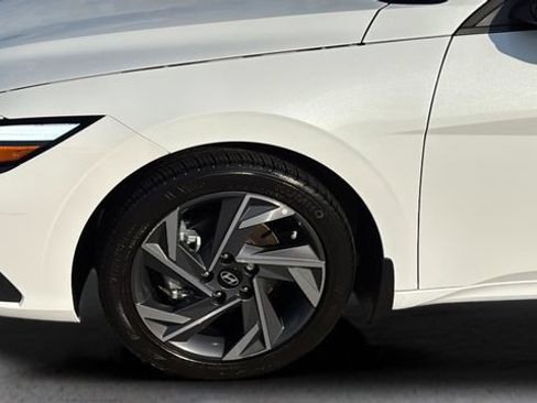 Used 2025 Hyundai Elantra Sport FWD image 33