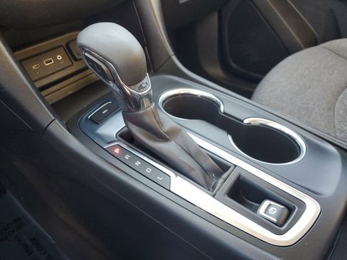 Used 2023 Chevrolet Equinox LT image 30