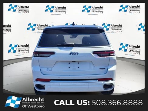Used 2023 Jeep Grand Cherokee L Summit w/ Luxury Tech Group V AWD/4WD image 4