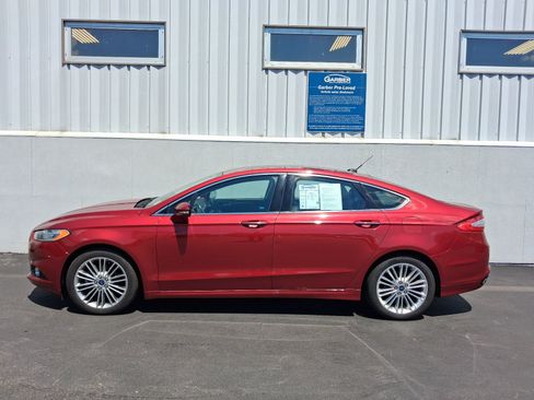 Used 2015 Ford Fusion SE w/ Equipment Group 202A FWD image 2