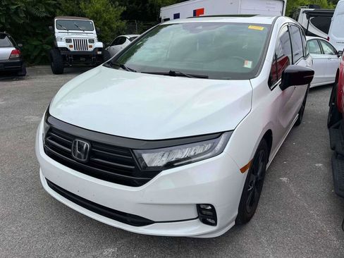 Used 2023 Honda Odyssey Sport image 4