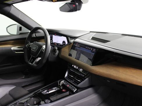 Used 2023 Audi e-tron GT Premium Plus image 17