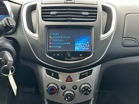 Used 2016 Chevrolet Trax LT w/ LT Convenience Package image 14