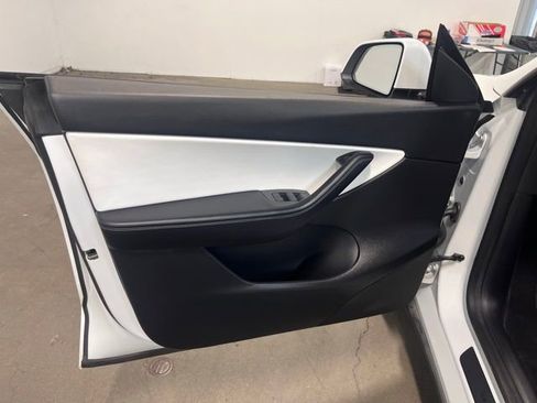 Used 2021 Tesla Model Y Long Range image 24