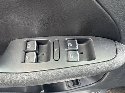 Used 2013 Volkswagen Jetta SE FWD image 13